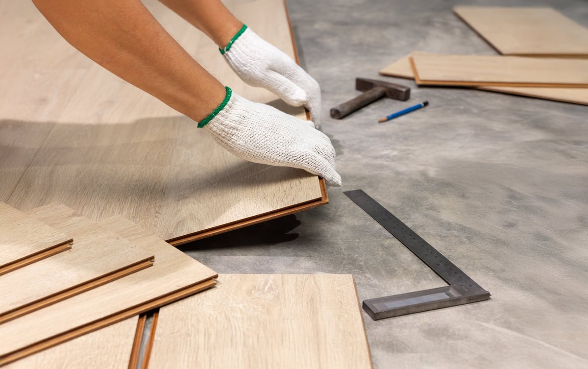 Installing interlocking laminate floor